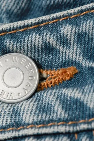 Vaqueros Abell de talle medio y corte recto – Barrel Seventeen Blue – Azul medio