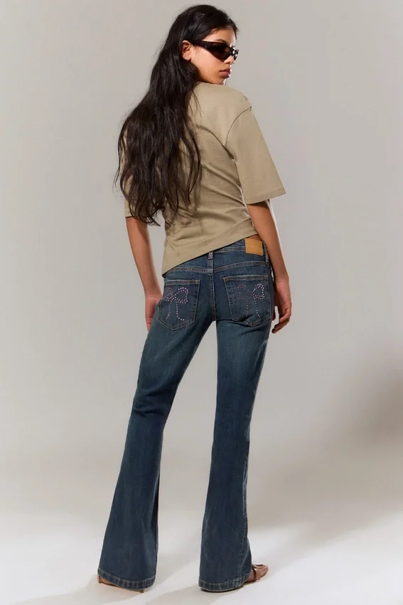 Vaqueros acampanados de talle bajo con adornos – Azul con adornos – Azul oscuro Vaqueros acampanados de talle bajo con adornos – Azul con adornos – Azul oscuro