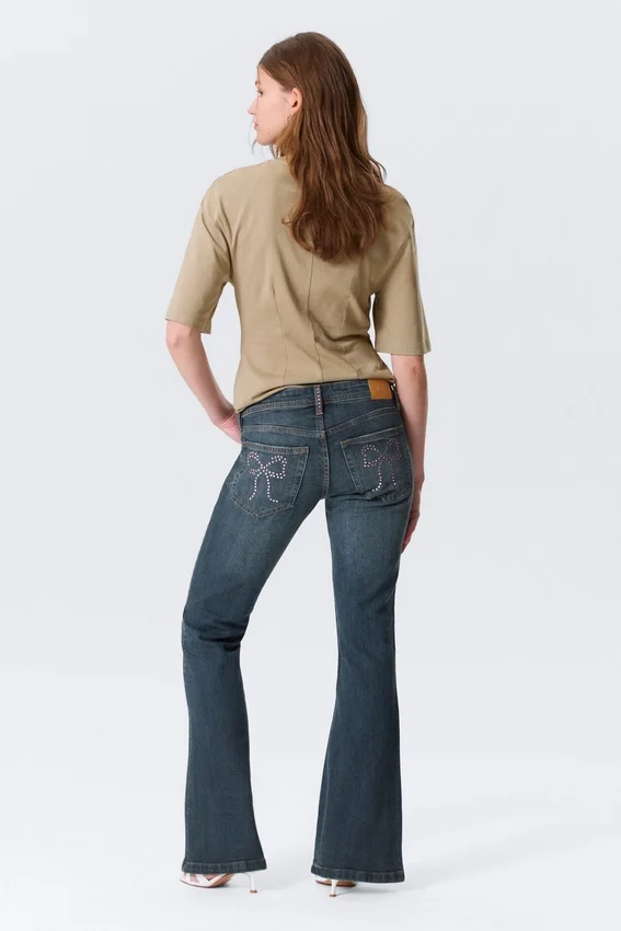 Vaqueros acampanados de talle bajo con adornos – Azul con adornos – Azul oscuro Vaqueros acampanados de talle bajo con adornos – Azul con adornos – Azul oscuro