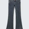 Vaqueros acampanados de talle bajo con canesú curvo – Azul desierto – Azul oscuro Vaqueros acampanados de talle bajo con canesú curvo – Azul desierto – Azul oscuro
