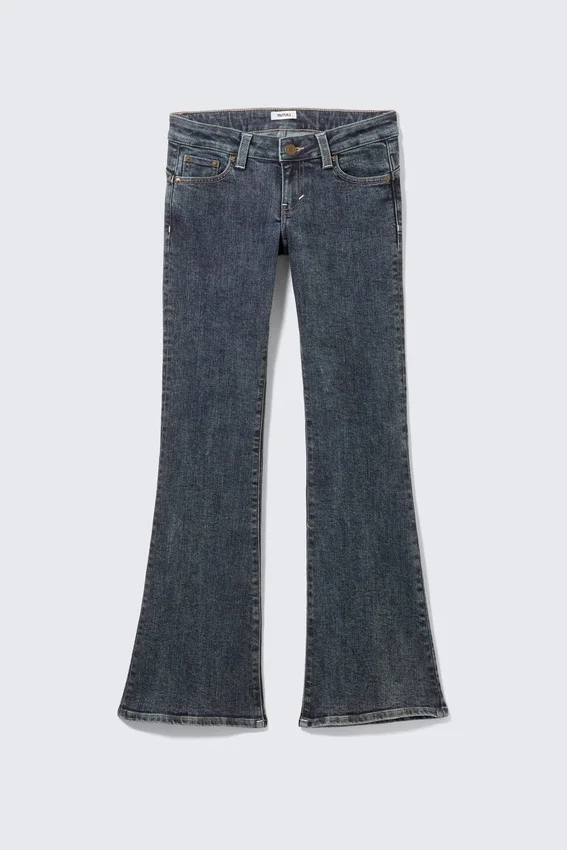 Vaqueros acampanados de talle bajo con canesú curvo – Azul desierto – Azul oscuro Vaqueros acampanados de talle bajo con canesú curvo – Azul desierto – Azul oscuro