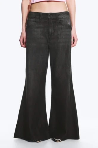 Vaqueros acampanados de talle bajo Loosy Lucie – Negro lavado | Cheap Monday GB