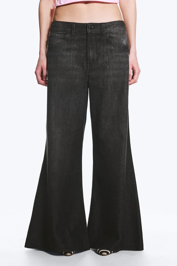 Vaqueros acampanados de talle bajo Loosy Lucie – Negro lavado | Cheap Monday GB Vaqueros acampanados de talle bajo Loosy Lucie – Negro lavado | Cheap Monday GB
