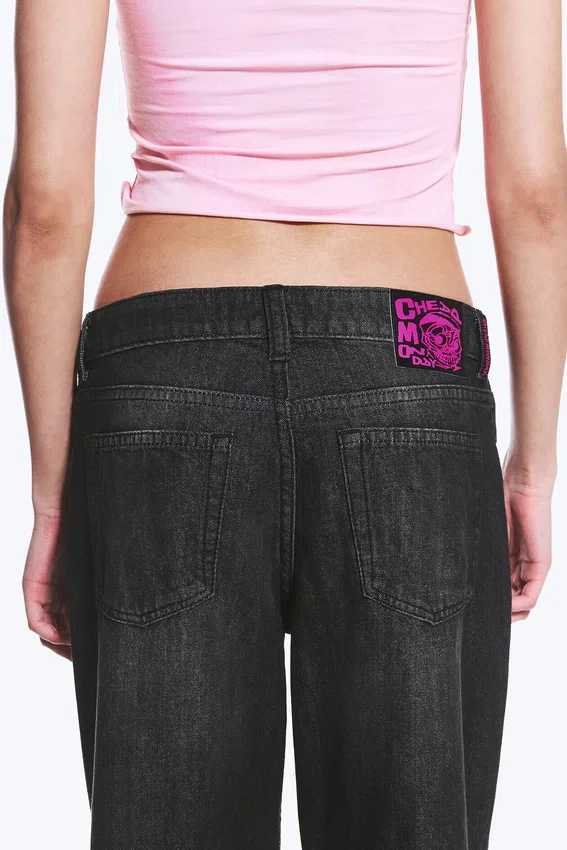 Vaqueros acampanados de talle bajo Loosy Lucie – Negro lavado | Cheap Monday GB Vaqueros acampanados de talle bajo Loosy Lucie – Negro lavado | Cheap Monday GB