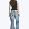 Vaqueros acampanados de talle bajo y corte regular Helix – Sky Worn – Azul medio