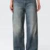 Vaqueros anchos holgados de talle bajo Ample – Azul Redondo – Azul medio Vaqueros anchos holgados de talle bajo Ample – Azul Redondo – Azul medio
