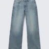 Vaqueros anchos holgados de talle bajo – Blue Stream – Azul medio Vaqueros anchos holgados de talle bajo – Blue Stream – Azul medio