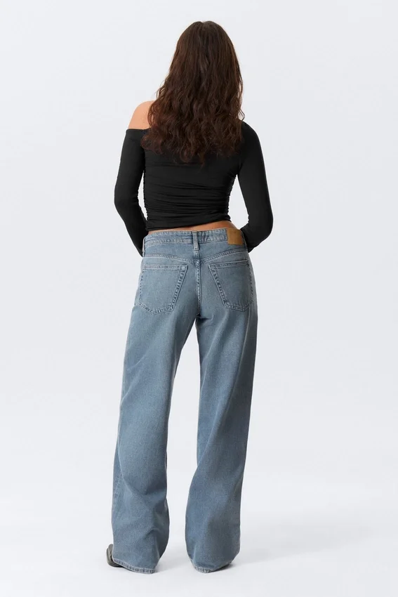 Vaqueros anchos y holgados de talle bajo – Blue One – Azul medio Vaqueros anchos y holgados de talle bajo – Blue One – Azul medio