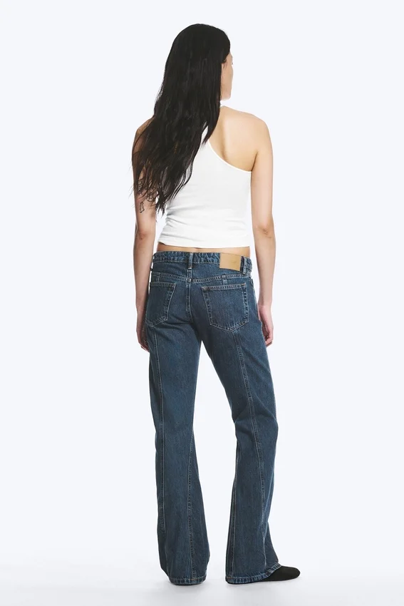 Vaqueros Arrow de talle bajo, corte recto y efecto retorcido – Azul Citizen – Azul oscuro Vaqueros Arrow de talle bajo, corte recto y efecto retorcido – Azul Citizen – Azul oscuro