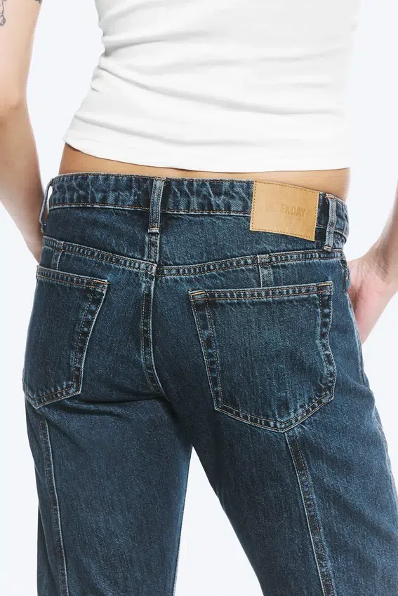 Vaqueros Arrow de talle bajo, corte recto y efecto retorcido – Azul Citizen – Azul oscuro Vaqueros Arrow de talle bajo, corte recto y efecto retorcido – Azul Citizen – Azul oscuro