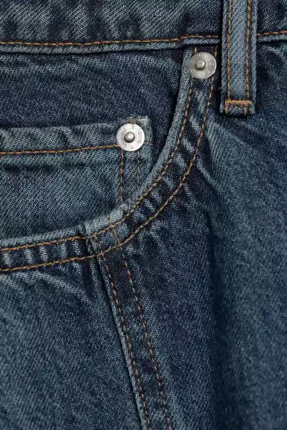 Vaqueros Arrow de talle bajo, corte recto y efecto retorcido – Azul Citizen – Azul oscuro Vaqueros Arrow de talle bajo, corte recto y efecto retorcido – Azul Citizen – Azul oscuro