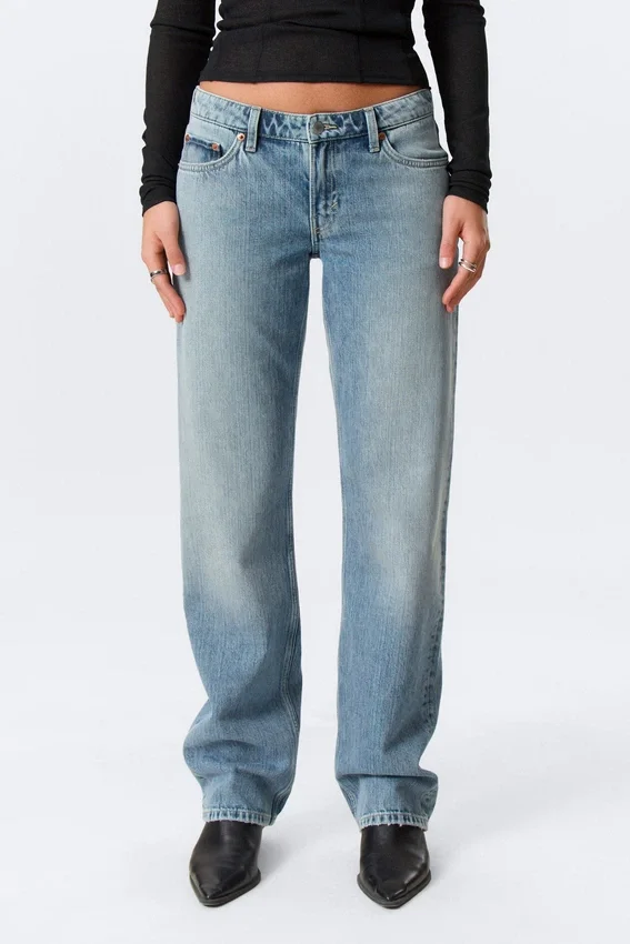 Vaqueros Arrow de talle bajo, corte recto y regular – Azul descolorido – Azul medio Vaqueros Arrow de talle bajo, corte recto y regular – Azul descolorido – Azul medio