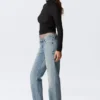 Vaqueros Arrow de talle bajo, corte recto y regular – Azul descolorido – Azul medio Vaqueros Arrow de talle bajo, corte recto y regular – Azul descolorido – Azul medio