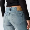 Vaqueros Arrow de talle bajo, corte recto y regular – Azul descolorido – Azul medio Vaqueros Arrow de talle bajo, corte recto y regular – Azul descolorido – Azul medio