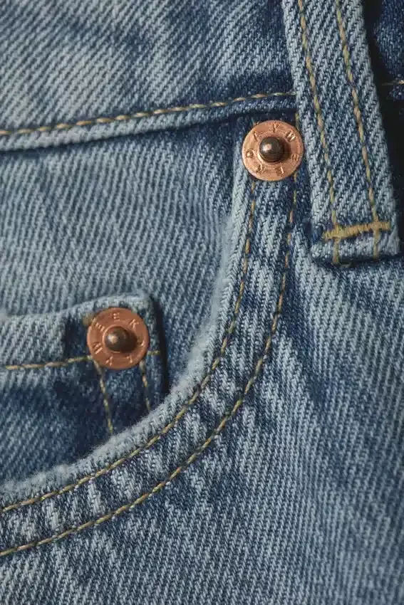 Vaqueros Arrow de talle bajo, corte recto y regular – Azul descolorido – Azul medio Vaqueros Arrow de talle bajo, corte recto y regular – Azul descolorido – Azul medio
