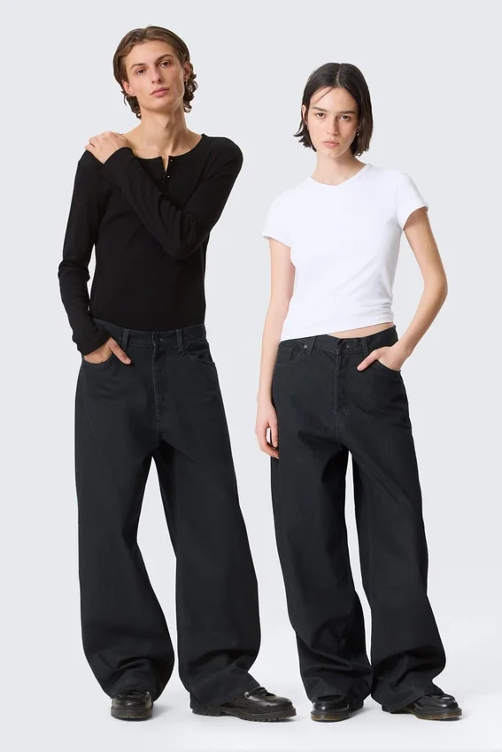 Vaqueros Astro Loose Baggy de talle medio, corte holgado y pierna ancha con acabado recubierto – Recubrimiento índigo Vaqueros Astro Loose Baggy de talle medio, corte holgado y pierna ancha con acabado recubierto – Recubrimiento índigo