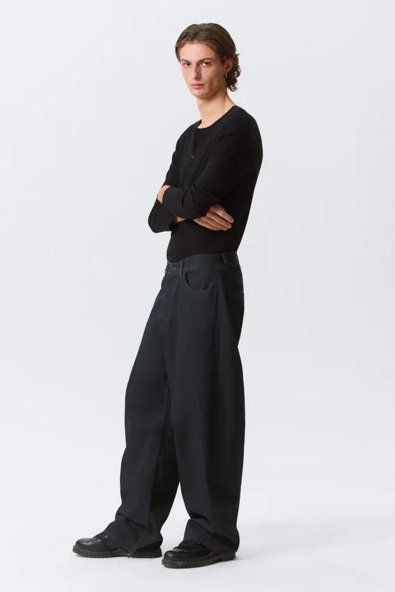 Vaqueros Astro Loose Baggy de talle medio, corte holgado y pierna ancha con acabado recubierto – Recubrimiento índigo Vaqueros Astro Loose Baggy de talle medio, corte holgado y pierna ancha con acabado recubierto – Recubrimiento índigo