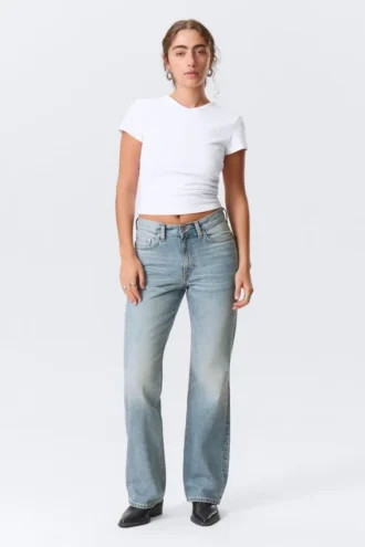 Vaqueros Bootcut de talle medio y corte regular – Seventeen Blue – Azul medio Vaqueros Bootcut de talle medio y corte regular – Seventeen Blue – Azul medio