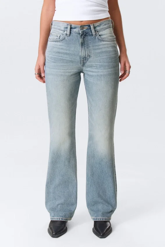 Vaqueros Bootcut de talle medio y corte regular – Seventeen Blue – Azul medio Vaqueros Bootcut de talle medio y corte regular – Seventeen Blue – Azul medio