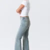 Vaqueros Bootcut de talle medio y corte regular – Seventeen Blue – Azul medio Vaqueros Bootcut de talle medio y corte regular – Seventeen Blue – Azul medio