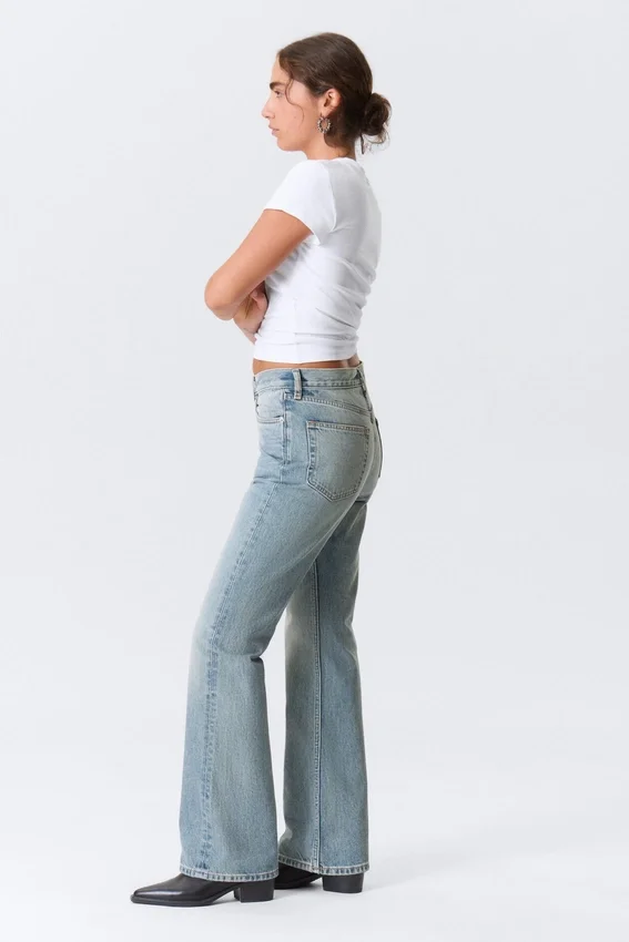 Vaqueros Bootcut de talle medio y corte regular – Seventeen Blue – Azul medio Vaqueros Bootcut de talle medio y corte regular – Seventeen Blue – Azul medio