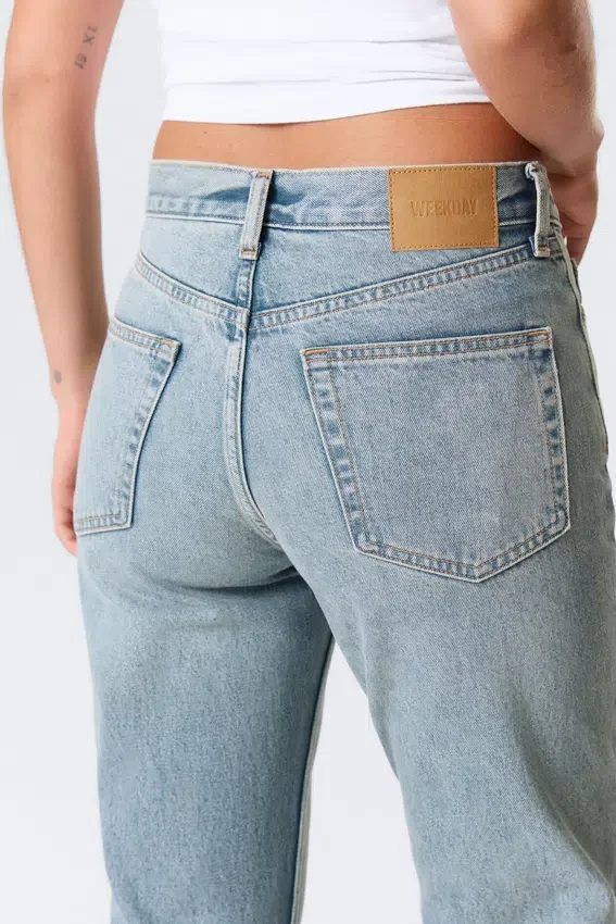Vaqueros Bootcut de talle medio y corte regular – Seventeen Blue – Azul medio Vaqueros Bootcut de talle medio y corte regular – Seventeen Blue – Azul medio