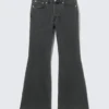 Vaqueros bootcut holgados con efecto elástico – Elegie Black – Negro Vaqueros bootcut holgados con efecto elástico – Elegie Black – Negro