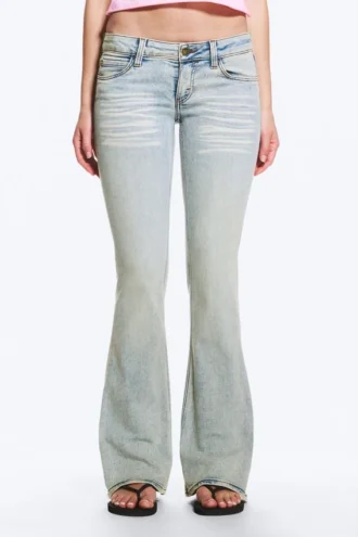 Vaqueros Booty Bei de talle bajo, ajustados y acampanados – Azul claro | Cheap Monday Gb Vaqueros Booty Bei de talle bajo, ajustados y acampanados – Azul claro | Cheap Monday Gb