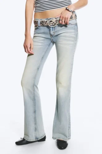 Vaqueros Booty Bei de talle bajo, ajustados y acampanados – Azul claro | Cheap Monday Gb Vaqueros Booty Bei de talle bajo, ajustados y acampanados – Azul claro | Cheap Monday Gb