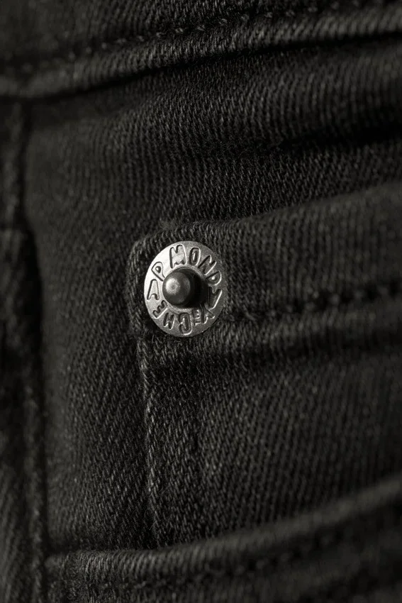Vaqueros Booty Bei de talle bajo, ajustados y acampanados – Negro Spray – Negro | Cheap Monday Gb Vaqueros Booty Bei de talle bajo, ajustados y acampanados – Negro Spray – Negro | Cheap Monday Gb