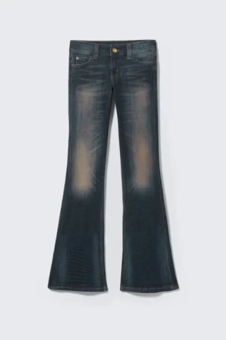 Vaqueros Booty Bei de talle bajo, corte ajustado y acampanado – Azul atardecer – Azul oscuro | Cheap Monday Gb
