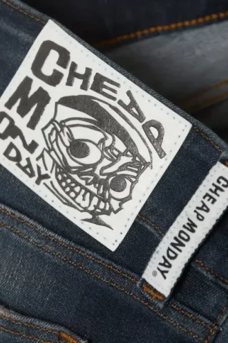 Vaqueros Booty Bei de talle bajo, corte ajustado y acampanado – Azul atardecer – Azul oscuro | Cheap Monday Gb
