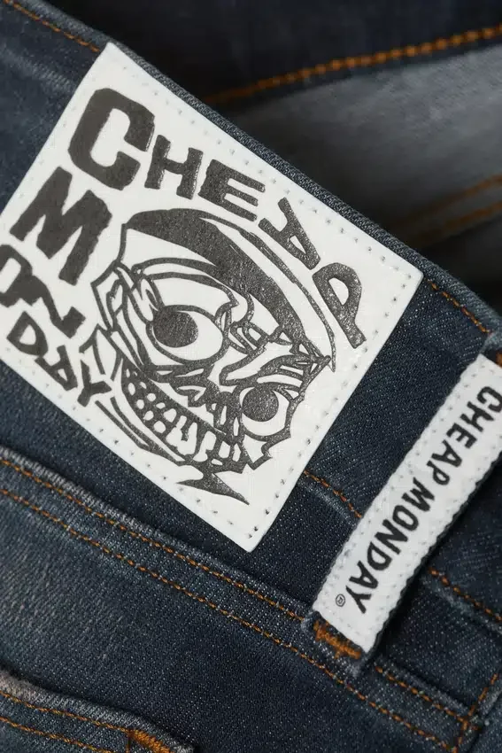 Vaqueros Booty Bei de talle bajo, corte ajustado y acampanado – Azul atardecer – Azul oscuro | Cheap Monday Gb Vaqueros Booty Bei de talle bajo, corte ajustado y acampanado – Azul atardecer – Azul oscuro | Cheap Monday Gb