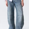 Vaqueros de corte holgado y talle bajo inspirados en la ropa de trabajo – Azul medio – Azul medio Vaqueros de corte holgado y talle bajo inspirados en la ropa de trabajo – Azul medio – Azul medio