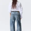 Vaqueros de corte holgado y talle bajo inspirados en la ropa de trabajo – Azul medio – Azul medio Vaqueros de corte holgado y talle bajo inspirados en la ropa de trabajo – Azul medio – Azul medio