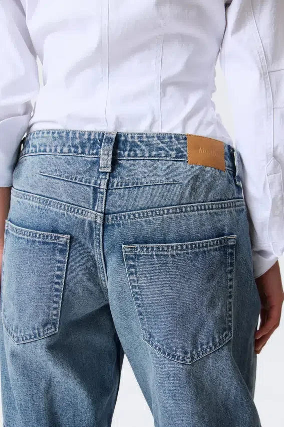 Vaqueros de corte holgado y talle bajo inspirados en la ropa de trabajo – Azul medio – Azul medio Vaqueros de corte holgado y talle bajo inspirados en la ropa de trabajo – Azul medio – Azul medio
