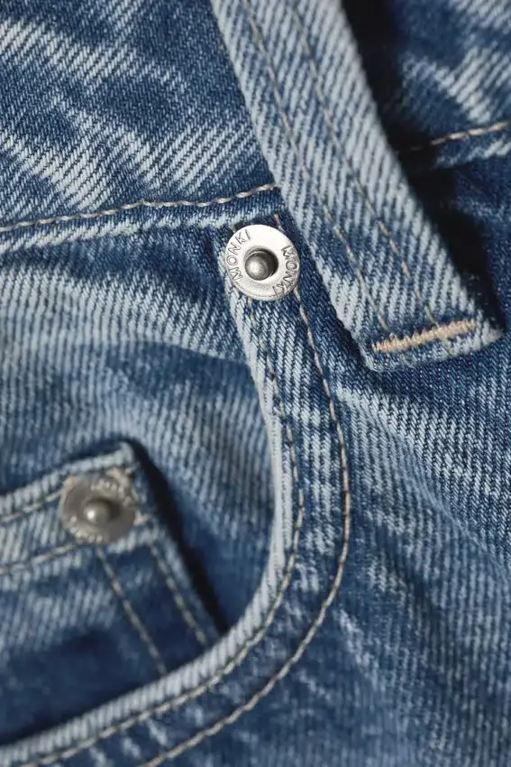 Vaqueros de corte holgado y talle bajo inspirados en la ropa de trabajo – Azul medio – Azul medio Vaqueros de corte holgado y talle bajo inspirados en la ropa de trabajo – Azul medio – Azul medio