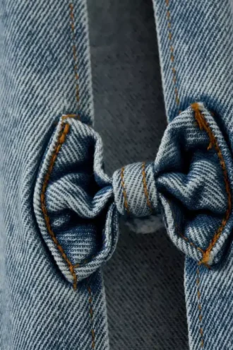 Vaqueros de talle bajo con pernera ancha y lazo de Imoo – Azul medio – Azul medio Vaqueros de talle bajo con pernera ancha y lazo de Imoo – Azul medio – Azul medio