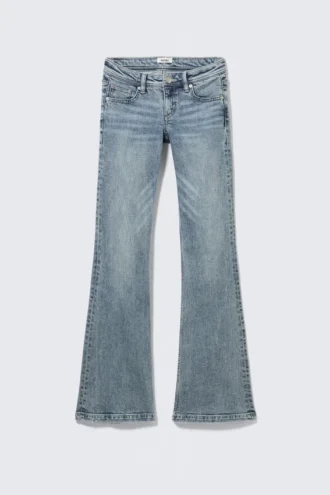 Vaqueros de talle bajo, corte ajustado y pernera acampanada – Azul fresco – Azul medio Vaqueros de talle bajo, corte ajustado y pernera acampanada – Azul fresco – Azul medio