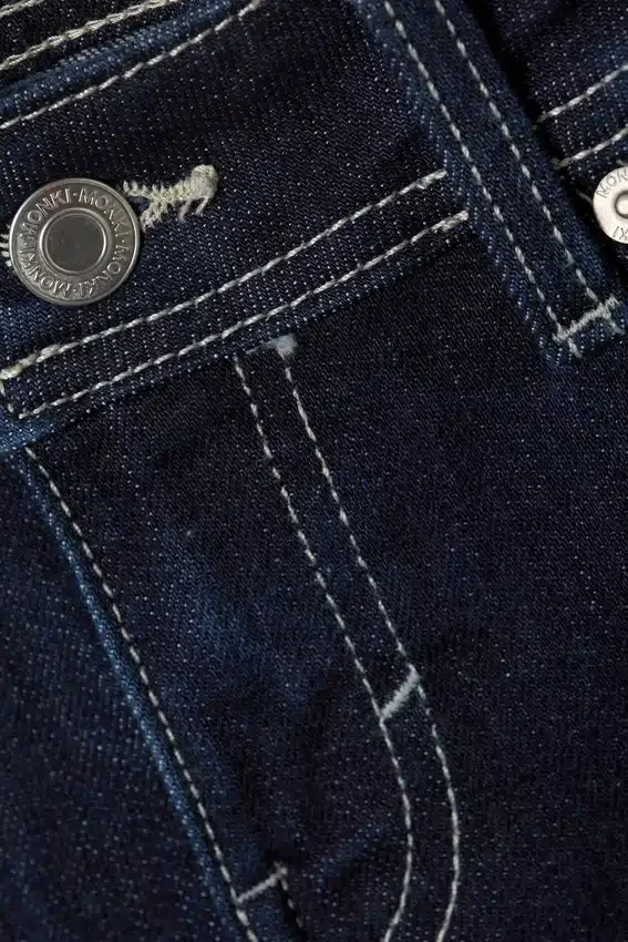 Vaqueros de talle bajo, corte ajustado y pernera acampanada – Blue Rinse – Azul oscuro Vaqueros de talle bajo, corte ajustado y pernera acampanada – Blue Rinse – Azul oscuro