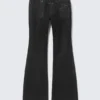Vaqueros de talle bajo, corte ajustado y pernera acampanada Nova Twist – Recubrimiento negro – Negro