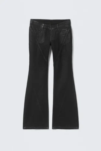 Vaqueros de talle bajo, corte ajustado y pernera acampanada Nova Twist – Recubrimiento negro – Negro