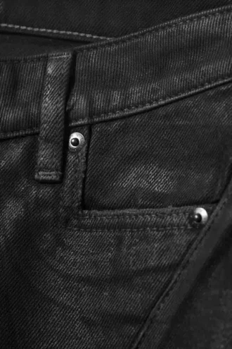Vaqueros de talle bajo, corte ajustado y pernera acampanada Nova Twist – Recubrimiento negro – Negro