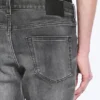 Vaqueros de talle bajo, corte recto y pierna estrecha – Radio Black – Negro Vaqueros de talle bajo, corte recto y pierna estrecha – Radio Black – Negro