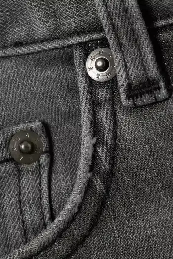 Vaqueros de talle bajo, corte recto y pierna estrecha – Radio Black – Negro Vaqueros de talle bajo, corte recto y pierna estrecha – Radio Black – Negro