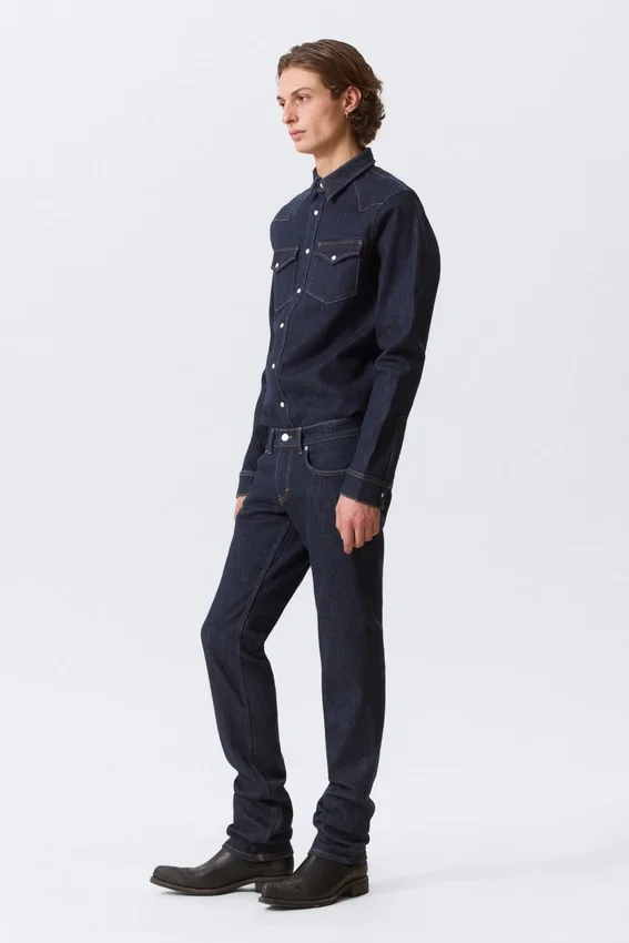 Vaqueros de talle bajo y corte ajustado – Blue Rinse – Azul oscuro Vaqueros de talle bajo y corte ajustado – Blue Rinse – Azul oscuro