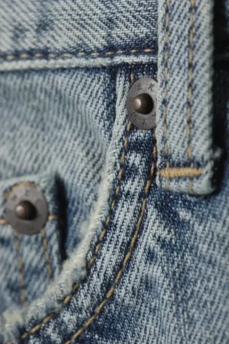 Vaqueros Dynasty de talle bajo, corte holgado y pierna ancha – Azul desgastado – Azul medio