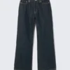 Vaqueros Dynasty de talle bajo, corte holgado y pierna ancha – Blue Rinse – Azul oscuro Vaqueros Dynasty de talle bajo, corte holgado y pierna ancha – Blue Rinse – Azul oscuro