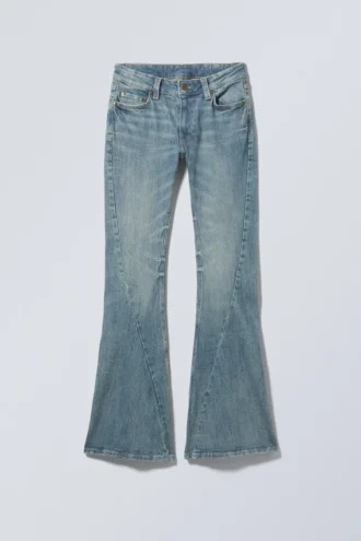 Vaqueros Flame de talle bajo, corte ajustado y pernera acampanada con detalle retorcido – Turquoise Dust – Azul medio
