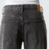 Vaqueros Helix de talle bajo, corte holgado y pernera acampanada – Risso Black – Negro Vaqueros Helix de talle bajo, corte holgado y pernera acampanada – Risso Black – Negro